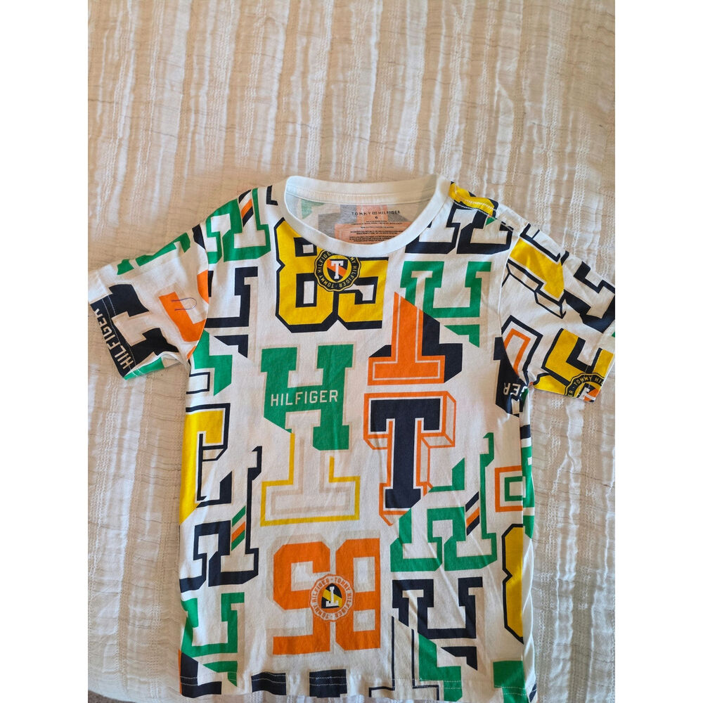 Tommy Hilfiger Boys Logo T-shirt Size 5 CLOSET CLEANOUT MAKE OFFER